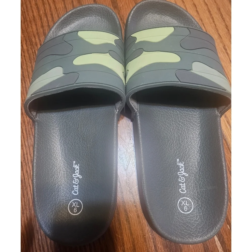 Cat & Jack Kids' Green Camo Slides